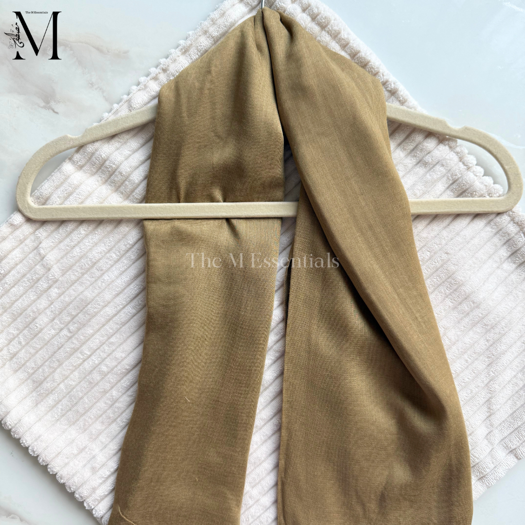Modal hijab - moss green - 41x79 cm - folded texture closeup - The M Essentials