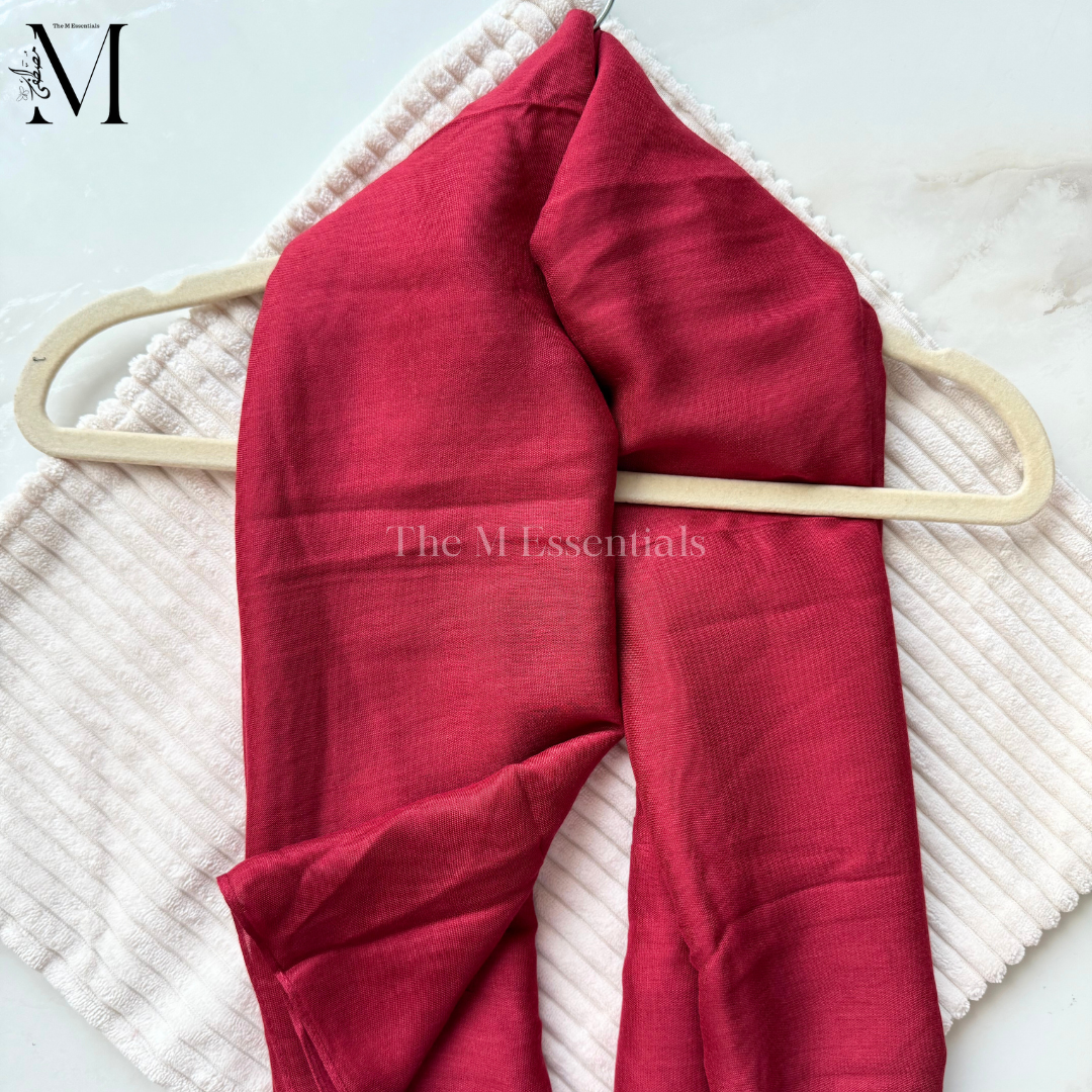 Modal hijab - Red - 41x79 cm - folded texture closeup - The M Essentials